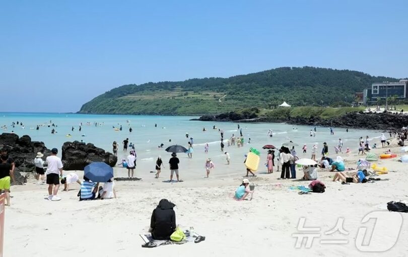韓国・済州市朝天邑の咸徳海水浴場(c)news1