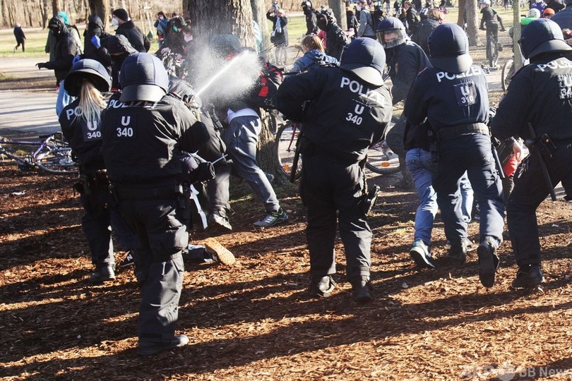 オーストリア首都、数千人がコロナ規制に抗議