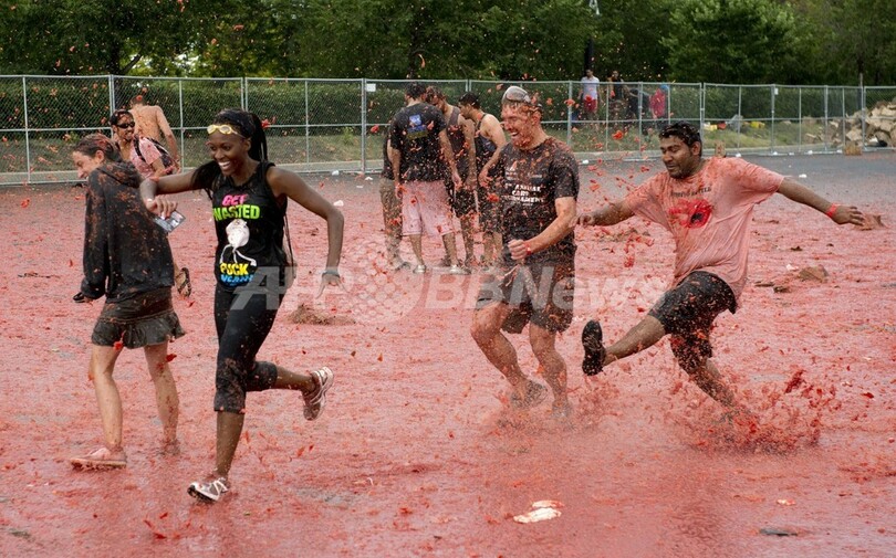 トマト大爆発！米シカゴで「トマト・ブラスト」