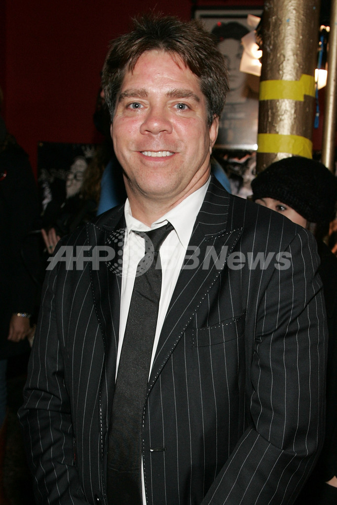 アシュリー・シンプソン、ナイロン・マガジン主催のカラオケイベントに登場