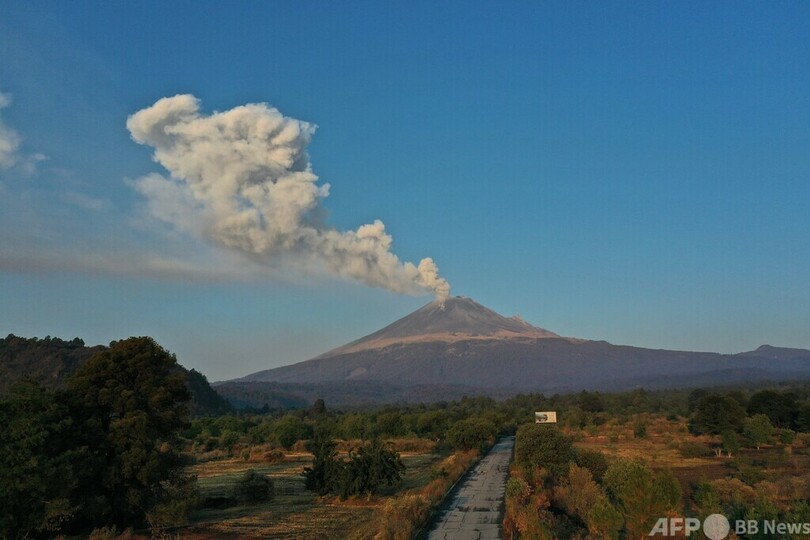 ポポカテペトル山の活動活発化、警戒レベル引き上げ メキシコ