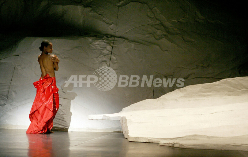 ピナ・バウシュの「Rough Cut」が上演される - ドイツ