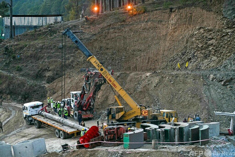 印トンネル崩落、上部からの縦穴掘削開始