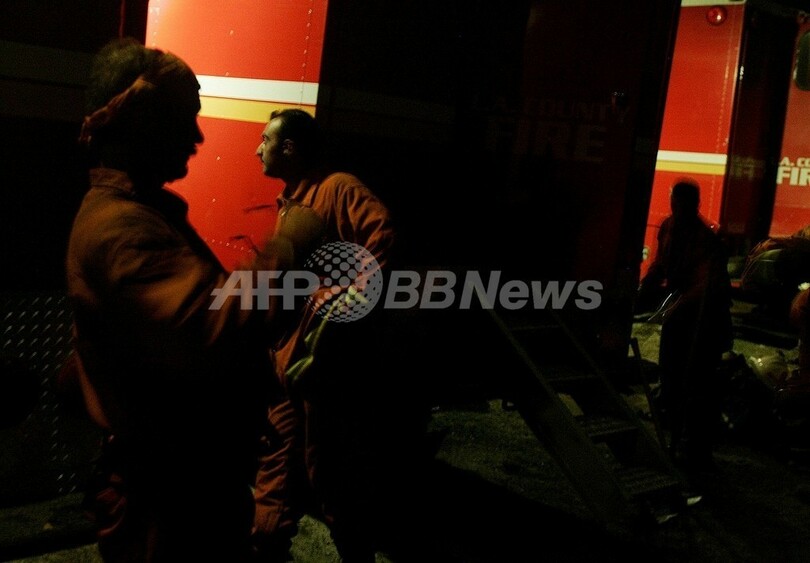 カリフォルニア高級住宅地の山火事、100棟焼失