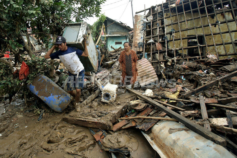 大洪水が残した爪跡 - インドネシア