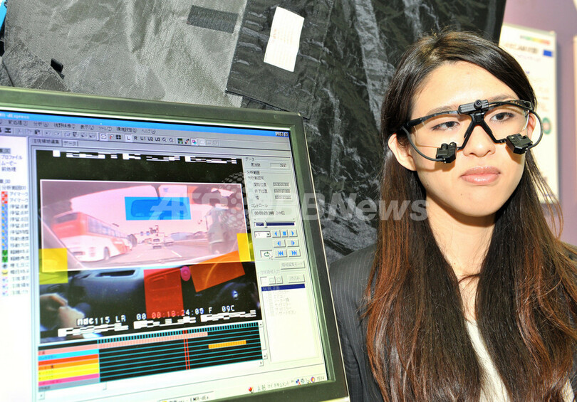 ドライバーの視線を追跡、CCDカメラ付き眼鏡「EMR-9」