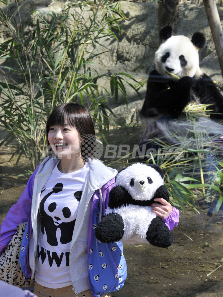 上野のパンダ、3年ぶり一般公開 3000人長蛇の列