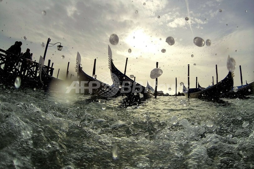 もはや洪水も観光名物の一つ？ベネチアのサン・マルコ広場が冠水