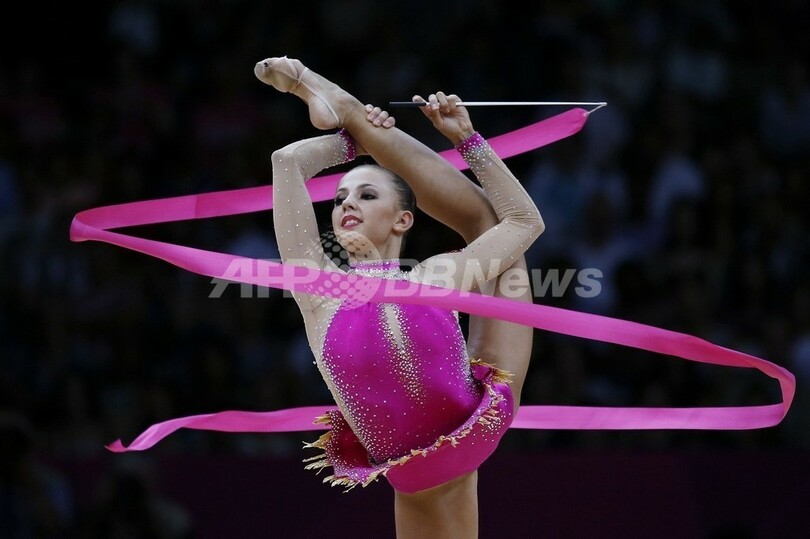 カナエワが新体操個人総合で2連覇達成