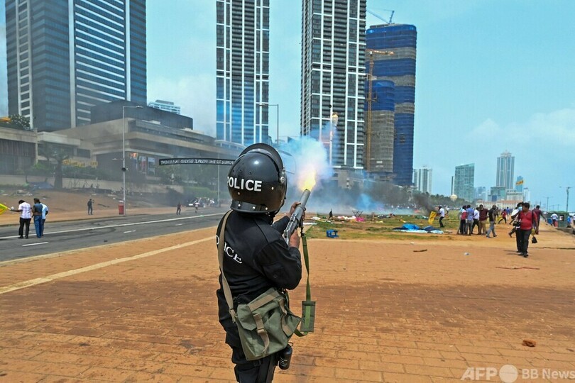 スリランカ首相、辞意表明 政府支持者がデモ隊襲撃で死傷者