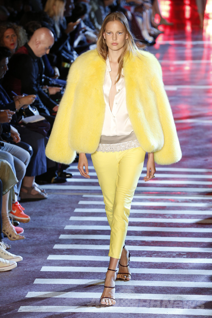 ボリュームと軽さの絶妙なバランス、「アレクサンドル・ボーティエ」14/15年秋冬オートクチュール