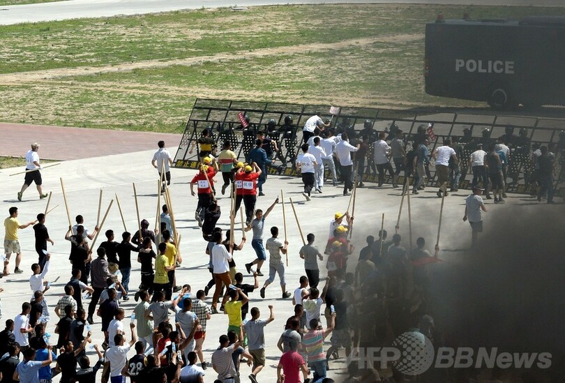 北京警察が「テロ制圧」大演習、天安門事件25年を前に実力誇示