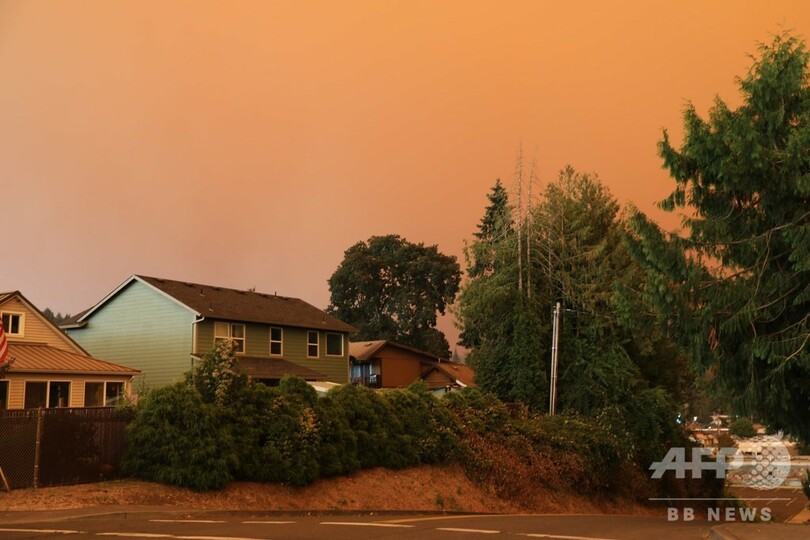 米西部の山火事、煙や灰がカナダにも 世界最悪級の大気汚染