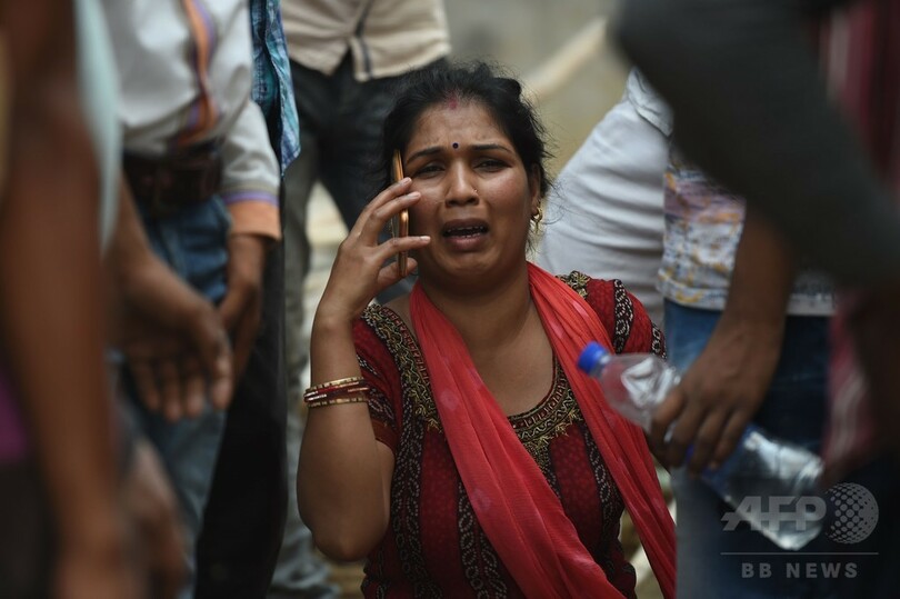 インドのビル倒壊、救助活動続く 死者5人に
