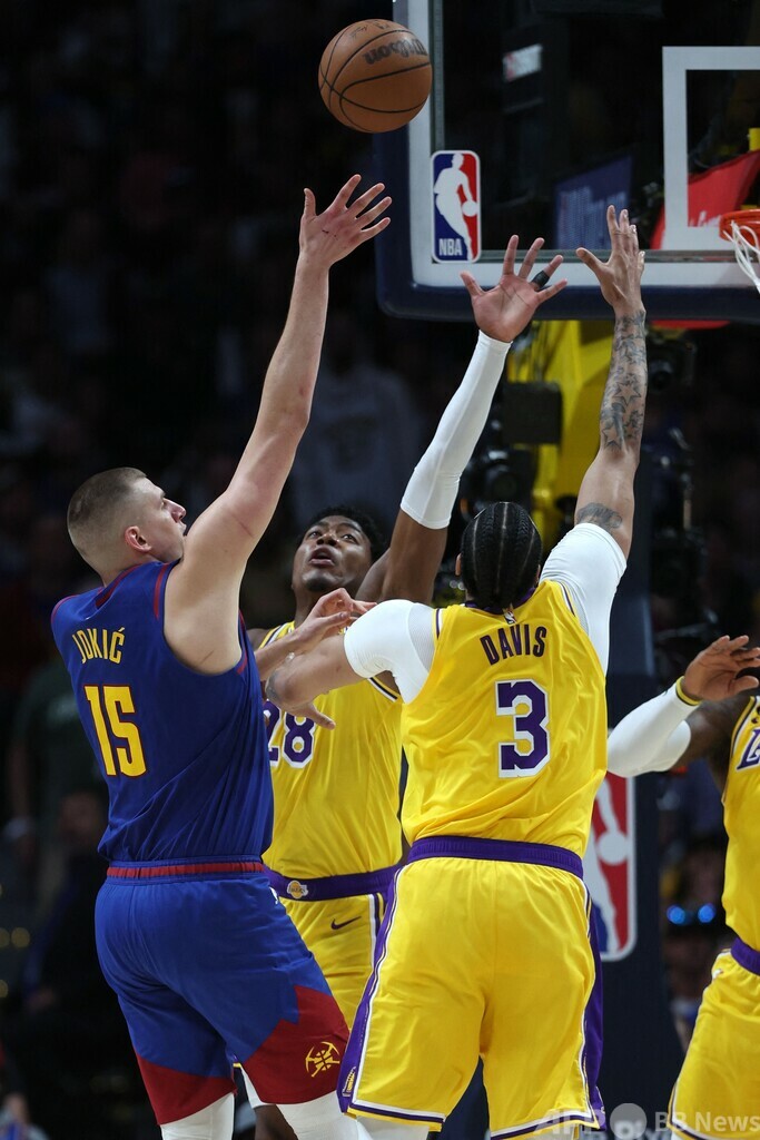 ナゲッツがNBA西決勝で先勝、レイカーズ追撃及ばず