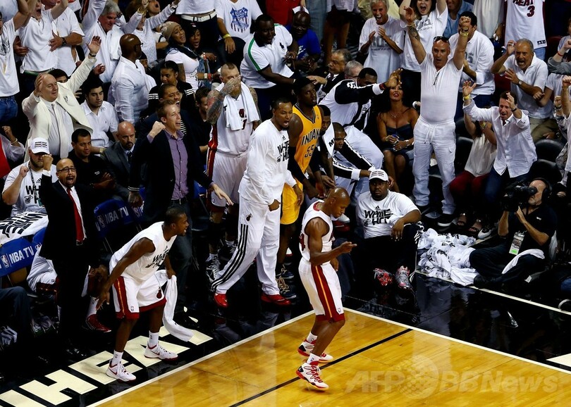 ヒートが逆転勝利で戦績を2勝1敗に、NBAプレーオフ