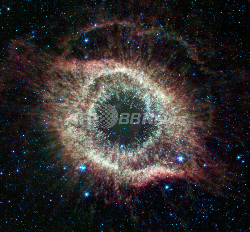 スピッツァー宇宙望遠鏡がとらえたらせん状星雲