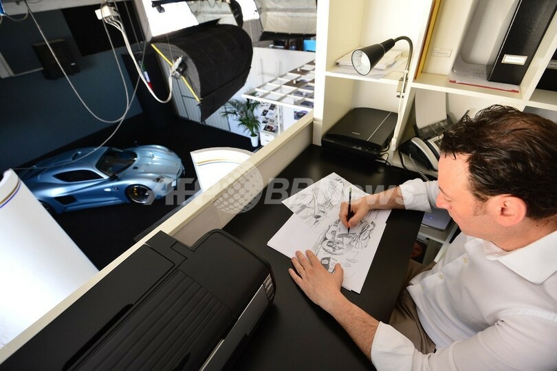 伊高級自動車メーカーの限定スーパーカーはいかが？