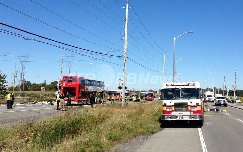 カナダで列車とバスが衝突、6人死亡 34人重軽傷