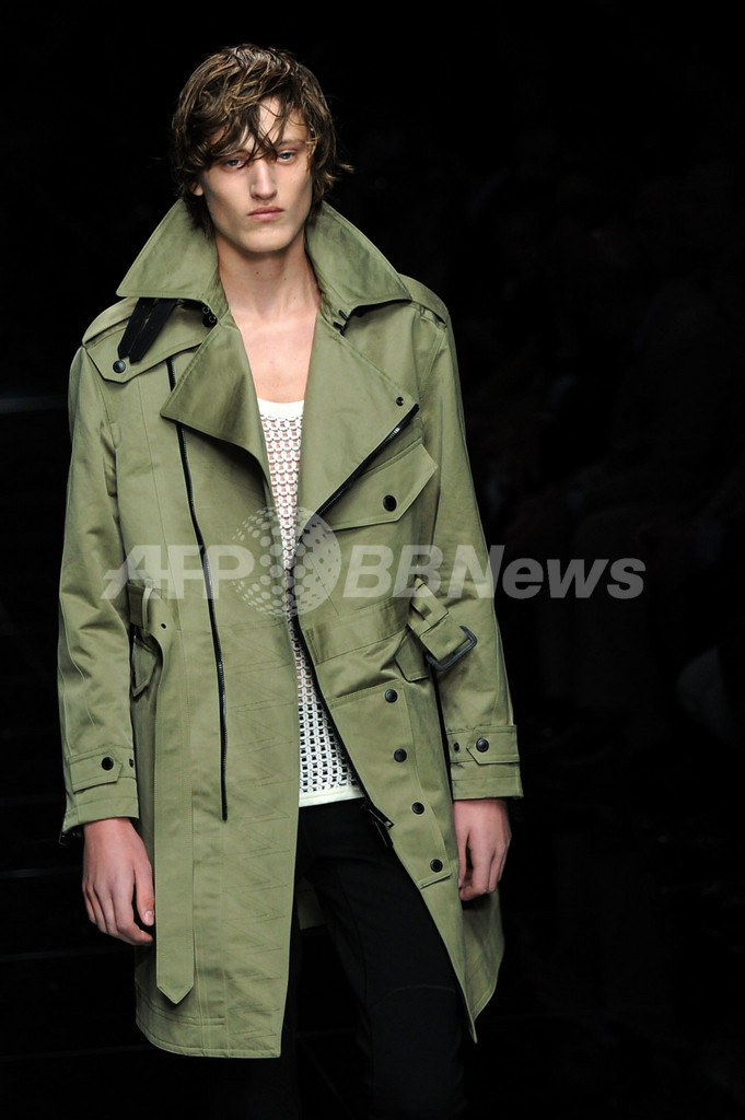 ＜11年春夏ミラノ・メンズコレクション＞バーバリー プローサム、新作を発表