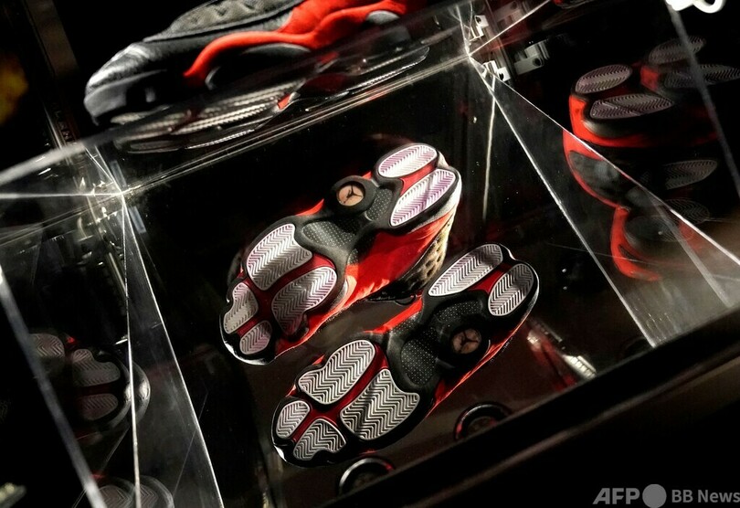 ジョーダン氏のシューズ約3億円で落札、試合着用靴として史上最高