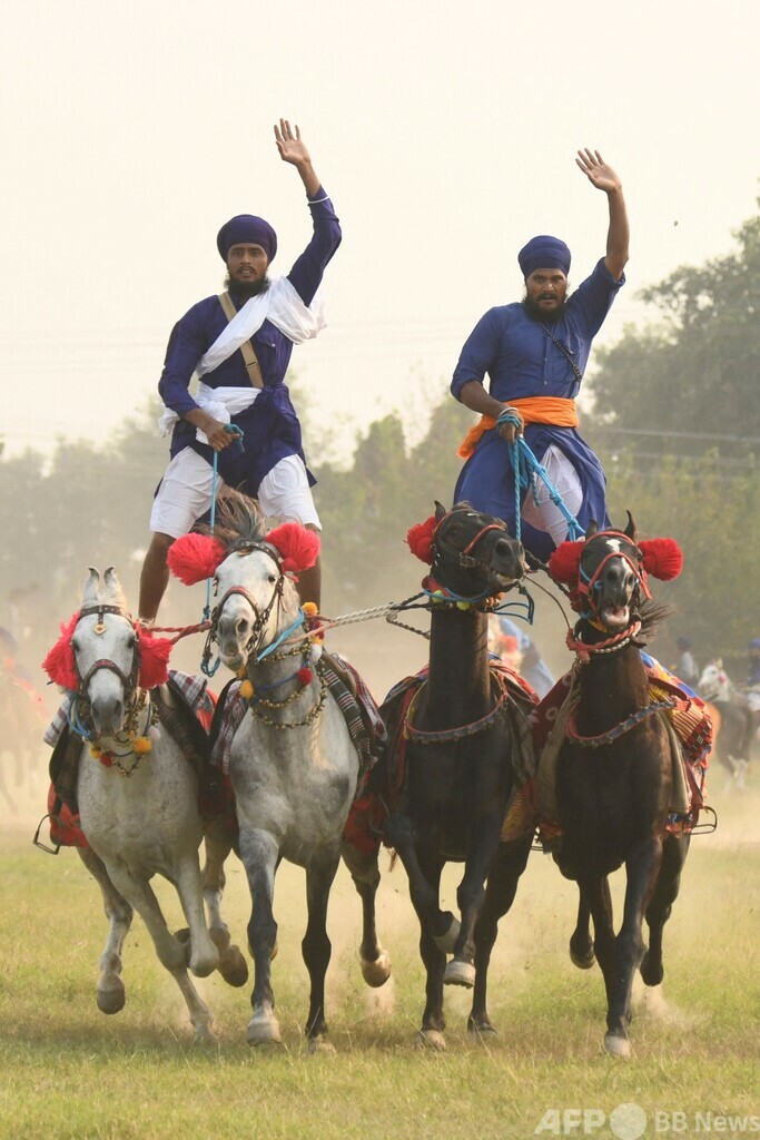 驚異のバランス感覚、シーク教徒の祭典 インド