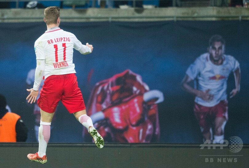 ライプツィヒが快勝で首位追走、フランクフルトは開始3分でGK退場