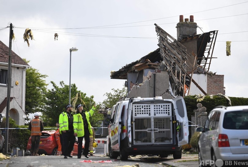 住宅2棟が崩壊、子ども1人死亡 ガス爆発が原因か 英