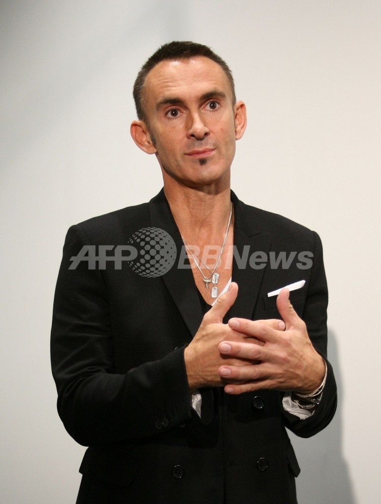 ニール・バレット来日、ザハ・ハディドが手がける新旗艦店を青山にオープン