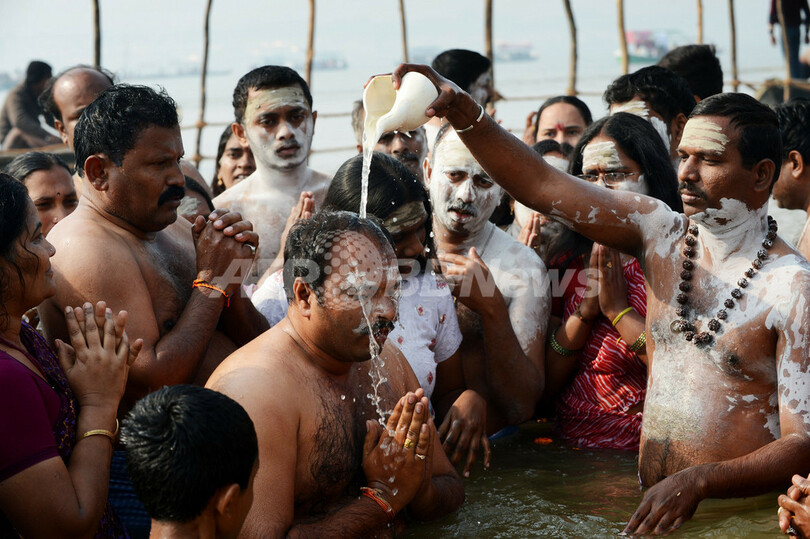 世界最大の宗教祭、ヒンズー教「クンブメーラ」始まる インド