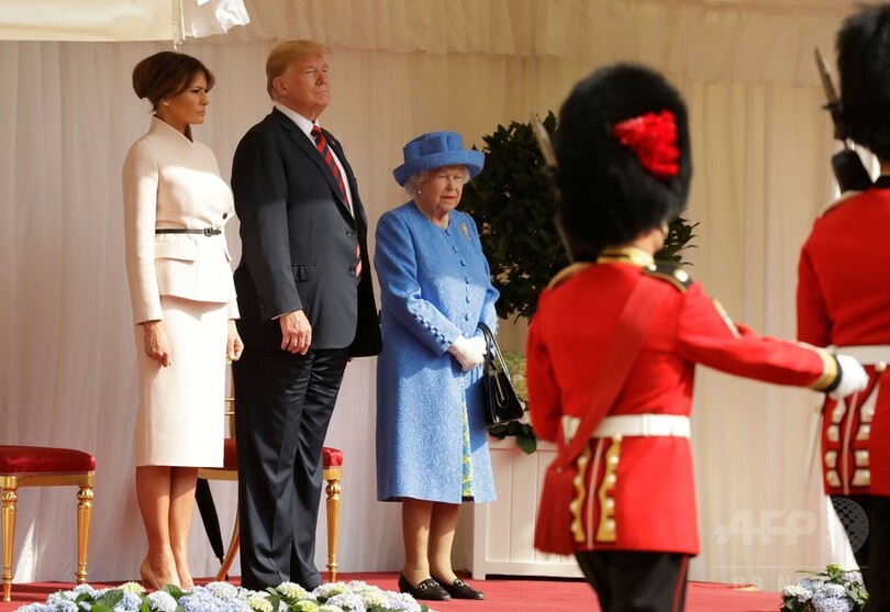 トランプ米大統領夫妻、エリザベス女王と面会