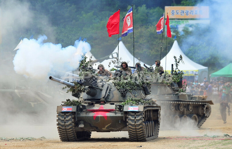 韓国・春川で朝鮮戦争の戦闘再現