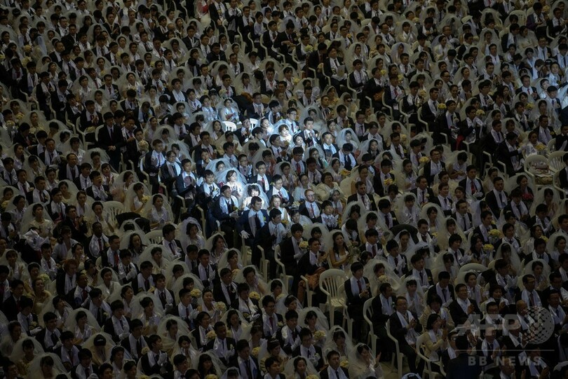 統一教会が合同結婚式、3800組が参加 韓国