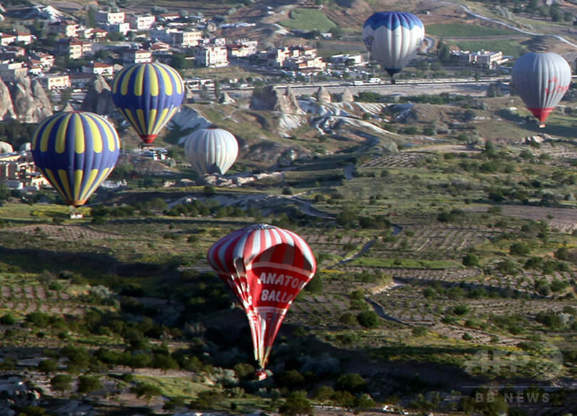 トルコ・カッパドキアで熱気球が墜落、8人死傷