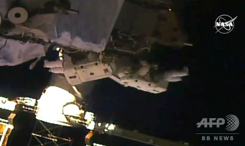 史上初、女性のみの宇宙遊泳を実施 米の2飛行士