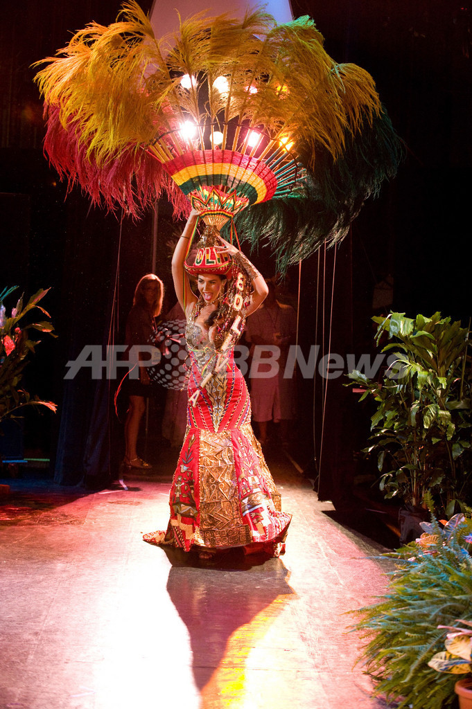 ミス・ユニバース各国代表、ナショナルコスチュームを披露