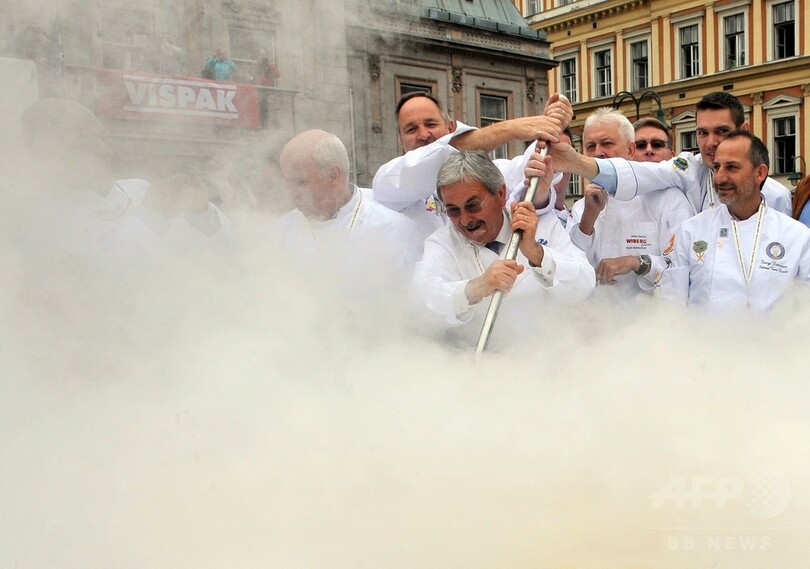 世界で一番大きなシチュー認定なるか、ボスニア