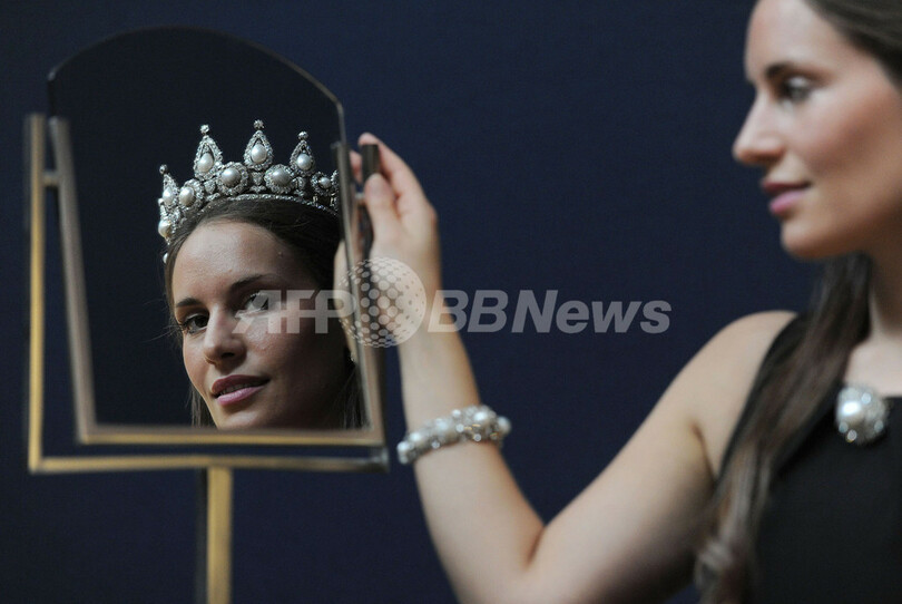 英財閥ロスチャイルド家のティアラ、1億5千万円で落札