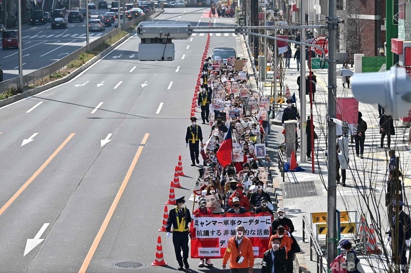 ミャンマー国軍のクーデターに抗議、都内でデモ