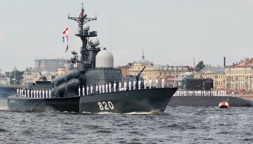 ロシア、海軍力を誇示する大規模な観閲式 プーチン大統領が出席