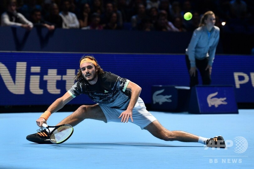 チチパスがATPファイナルズ優勝「夢かなった」、ティエムに逆転勝ち