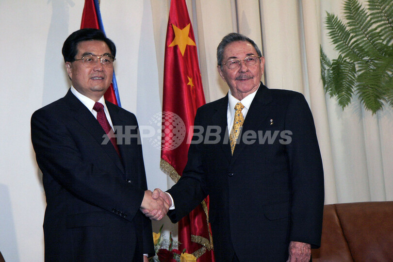 中国の胡主席、キューバを訪問 ハリケーン被災者へ支援物資贈る