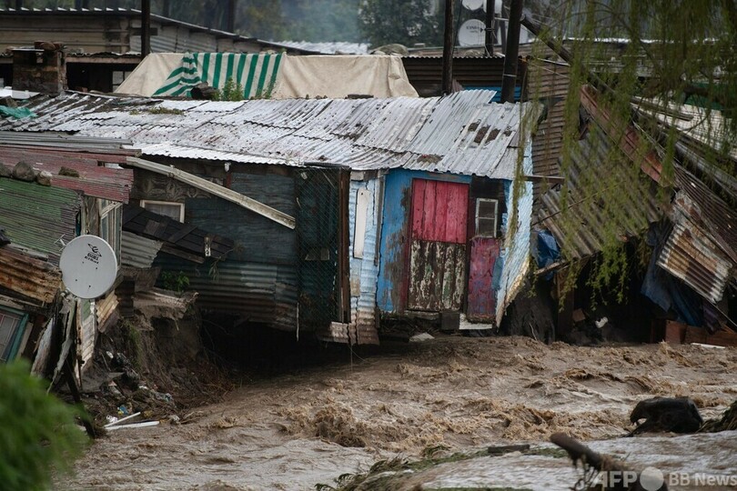 8人感電死、豪雨に見舞われた南ア・ケープタウン