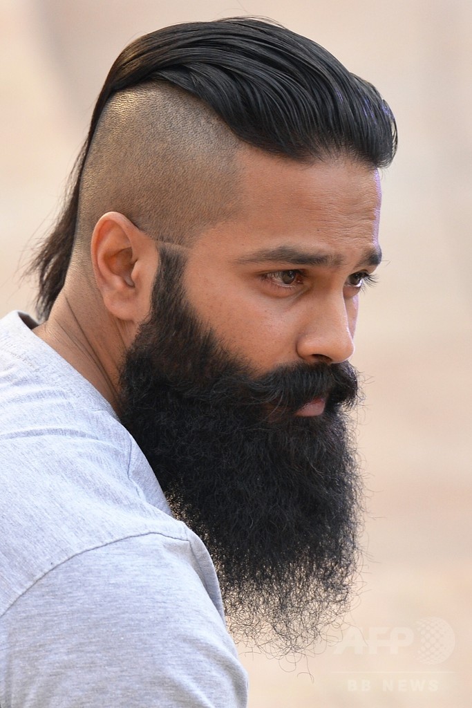 誰のひげが一番立派？ インドで顎ひげ・口ひげコンテスト