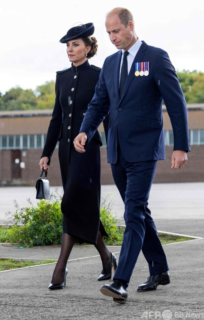 ウィリアム英皇太子夫妻、国葬参加の英連邦兵士らと面会