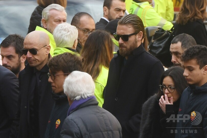 アストリにファンや関係者が別れ、葬儀に現役や元代表選手らも参列