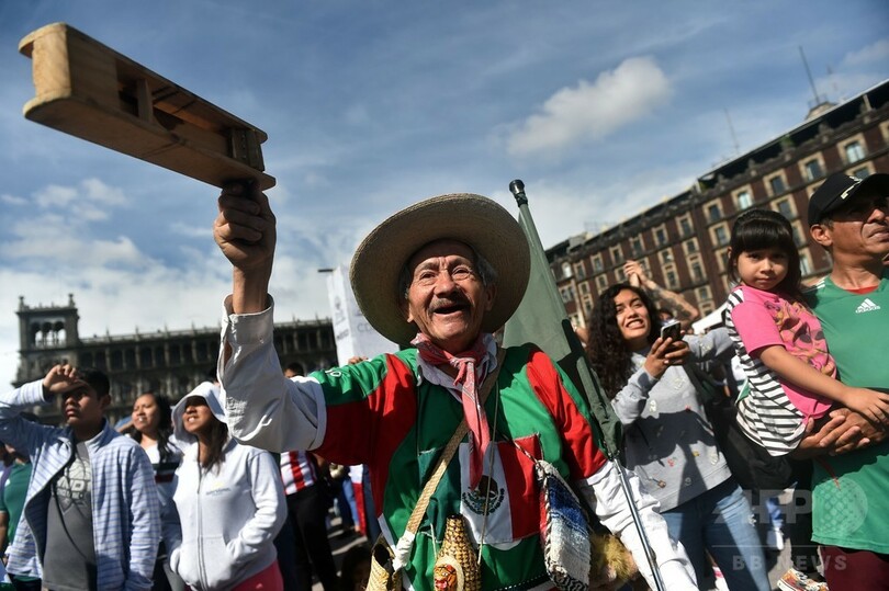 「ロサノを大統領に！」 ドイツ相手に金星のメキシコ、地元はお祭り騒ぎ