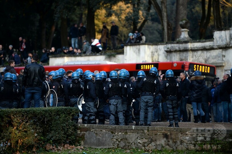 フェイエノールトのサポーターがローマで暴動