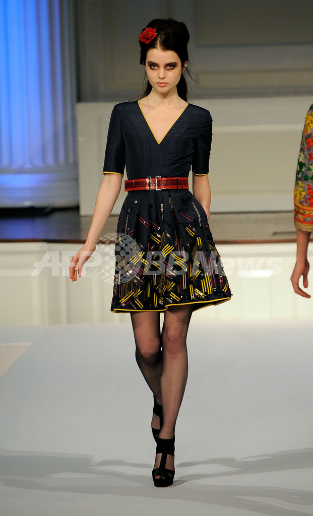 ＜10年プレフォール・コレクション＞オスカー・デ・ラ・レンタ、新作を発表