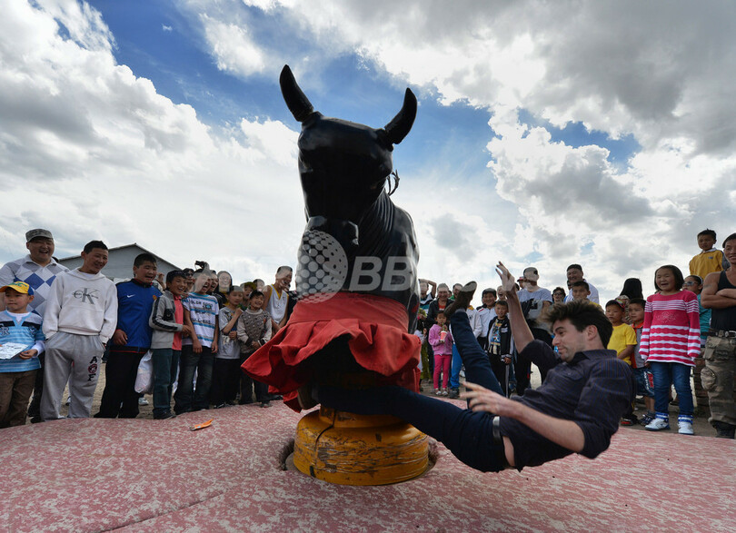 機械仕掛けの雄牛、国際子どもの日 モンゴル